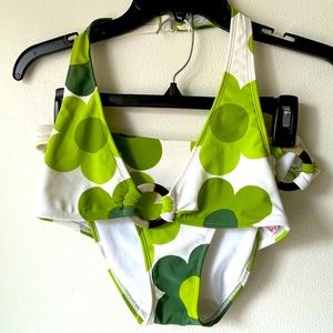 Bikini-Medium. Worn Once. Green/White large flower